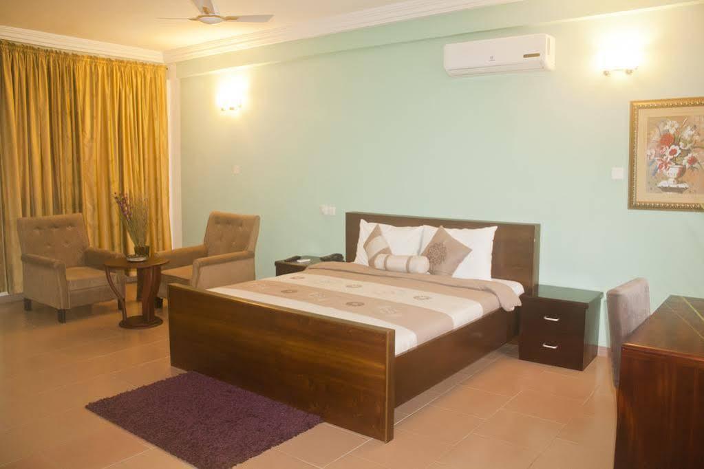 Consir Executive Lodge Accra Buitenkant foto