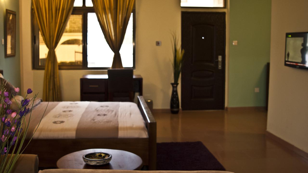 Consir Executive Lodge Accra Buitenkant foto