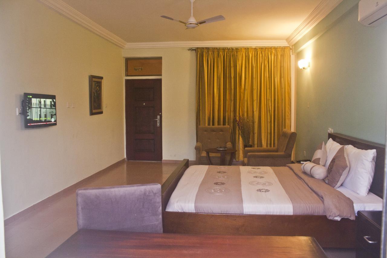 Consir Executive Lodge Accra Buitenkant foto
