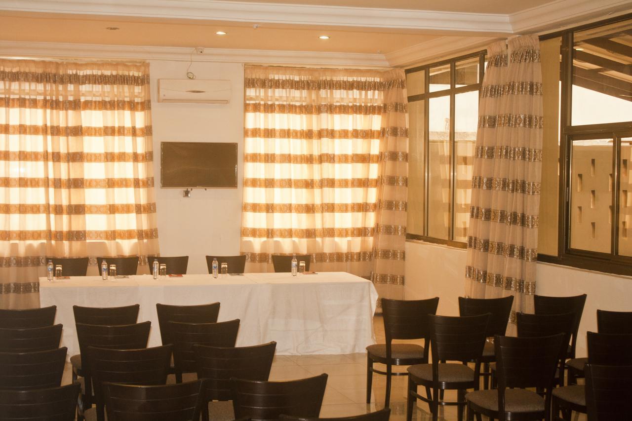 Consir Executive Lodge Accra Buitenkant foto