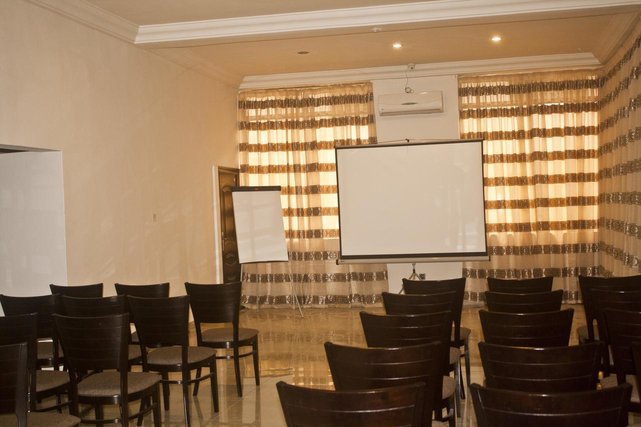 Consir Executive Lodge Accra Buitenkant foto