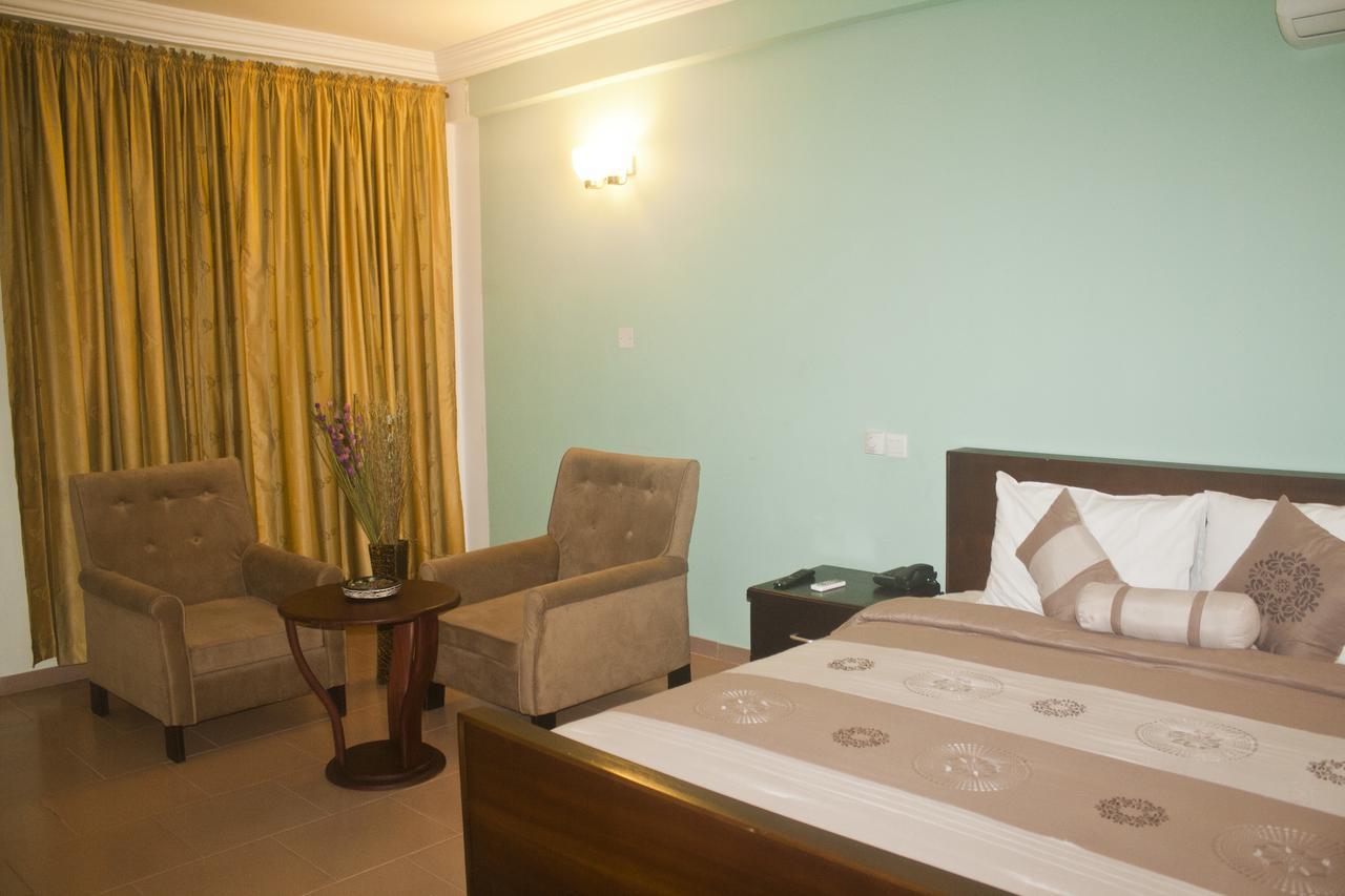 Consir Executive Lodge Accra Buitenkant foto