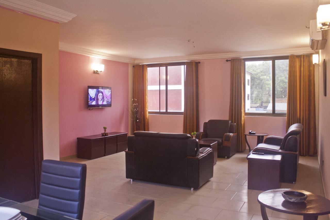 Consir Executive Lodge Accra Buitenkant foto